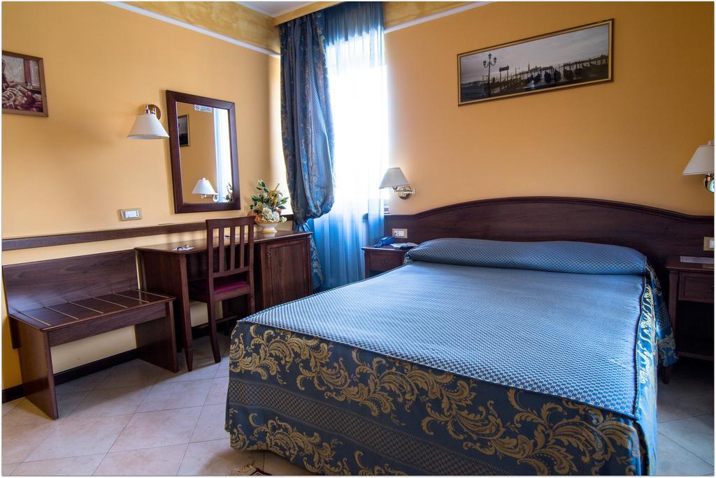 B&B Degli Amici Ciampino Phòng bức ảnh